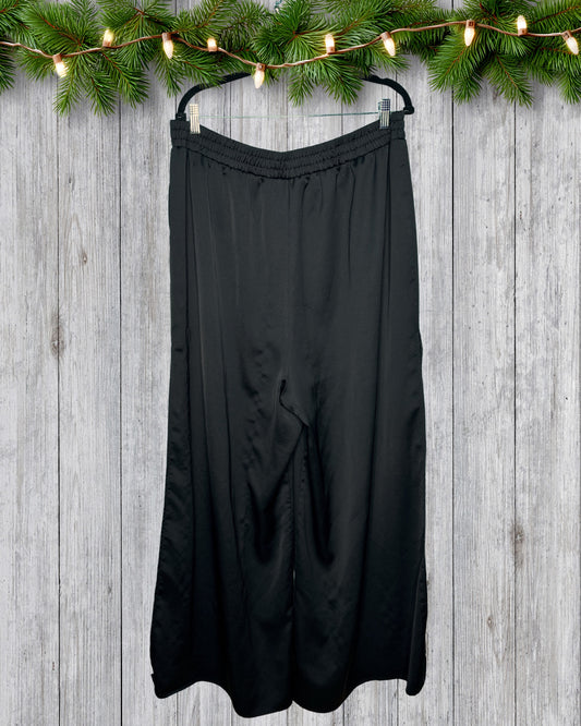 Black Pants w/ Split on the sides