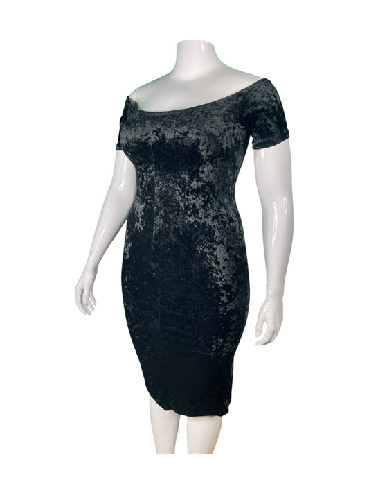 Black Off the Shoulder Short Sleeved Velvet Dress (XL)