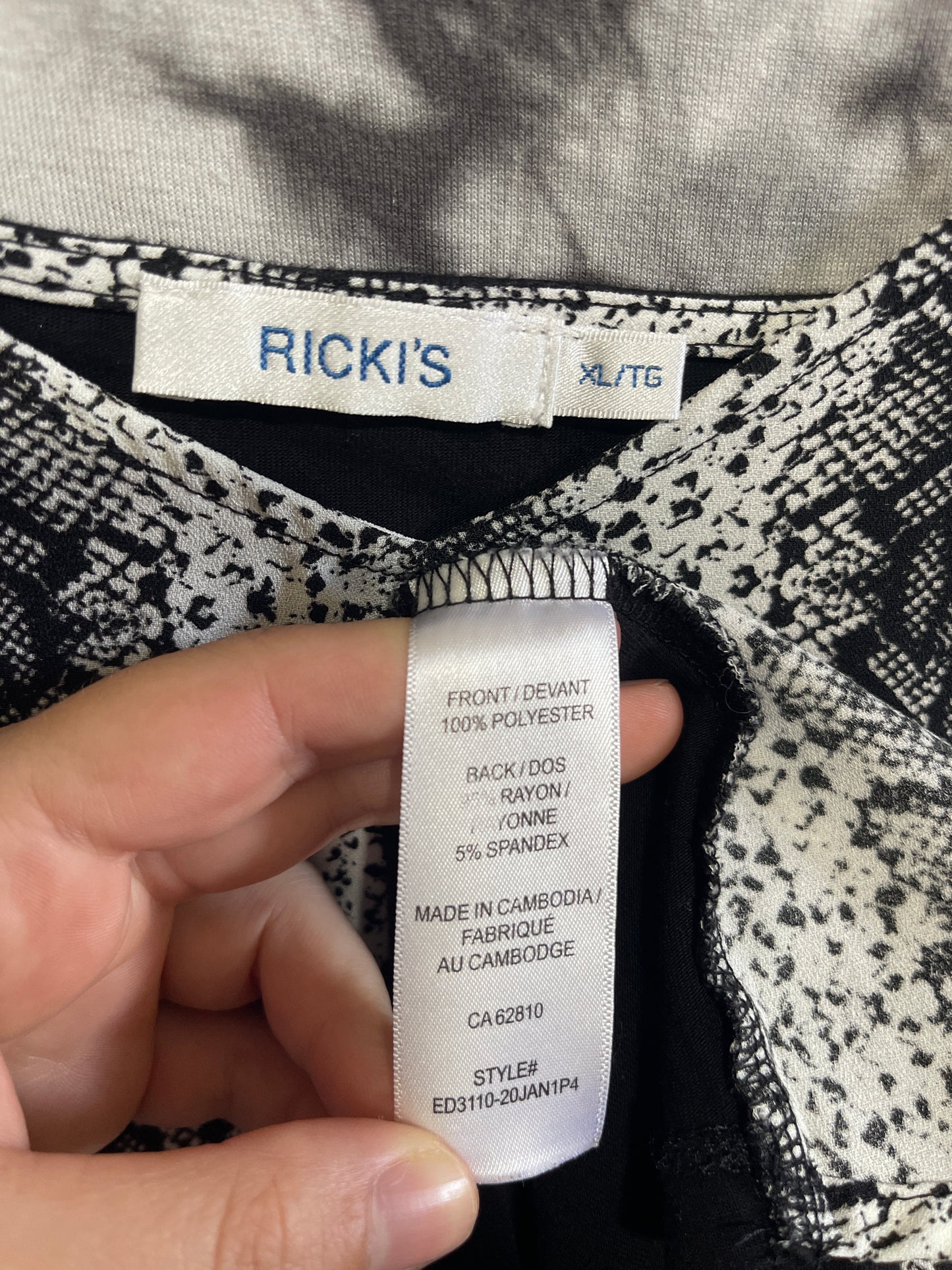 White & Black v-neck Tank