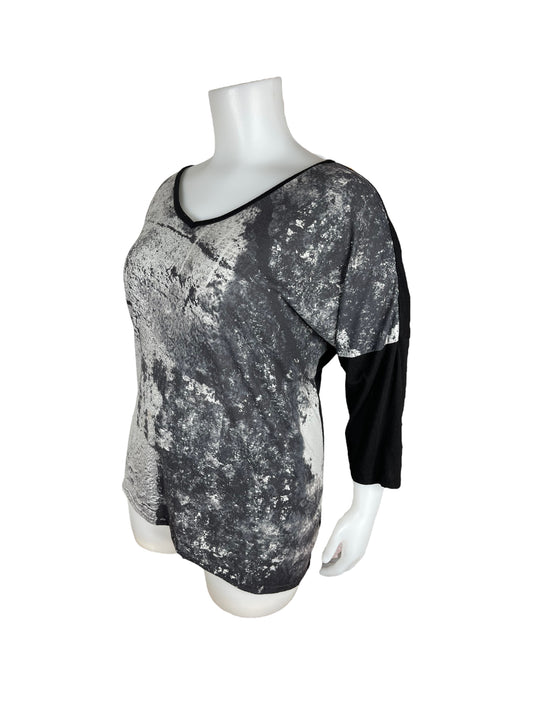 “Penningtons” 3/4 Sleeve 2-Toned Grey & Black Top (3x)