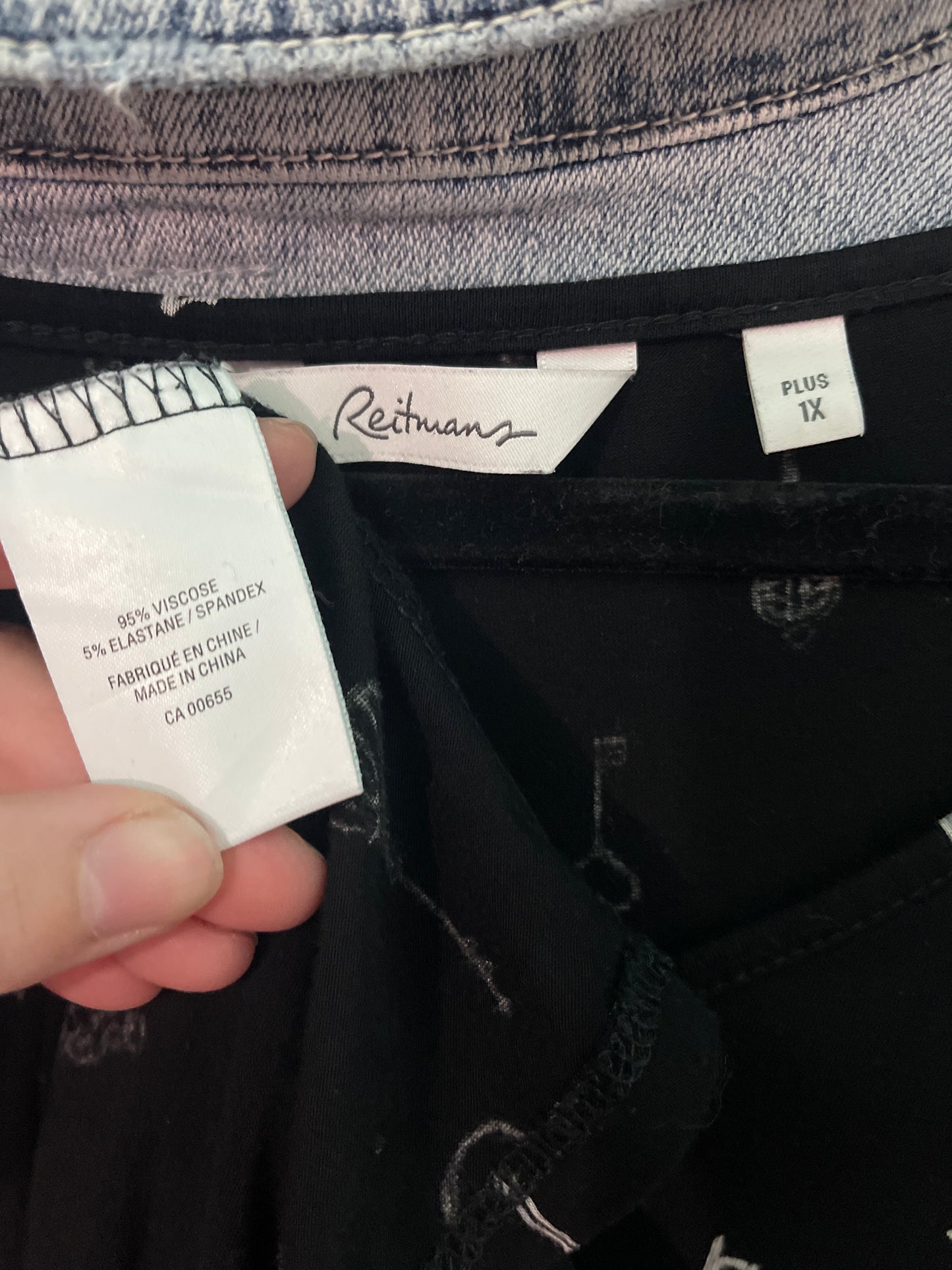 Black & White Key Patterned V-neck T-Shirts