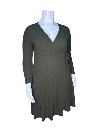 Green Long Sleeve Wrapped V-Neck Dress