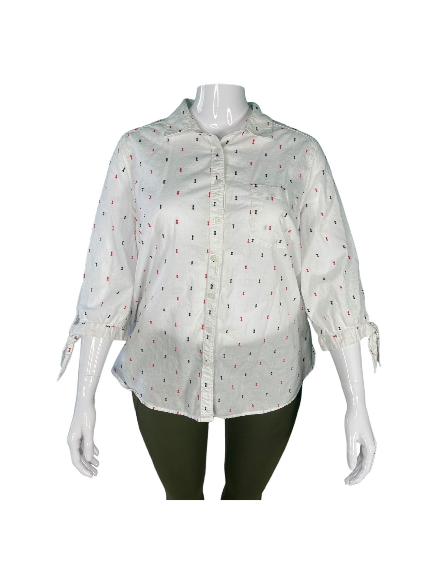 White Button Up 3/4 Sleeve Blouse w/ Red & Blue Pattern (X)