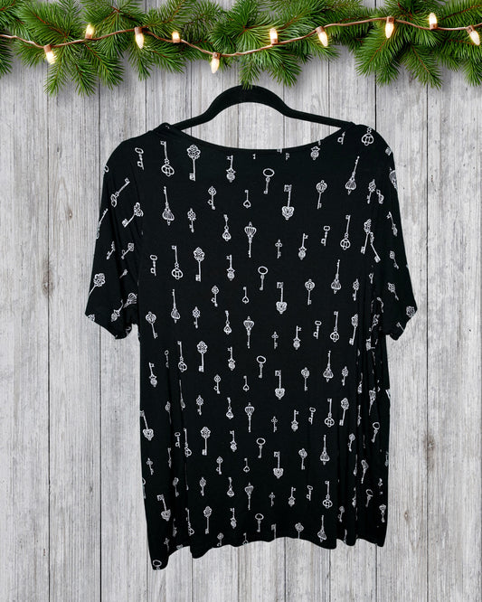 Black & White Key Patterned V-neck T-Shirts