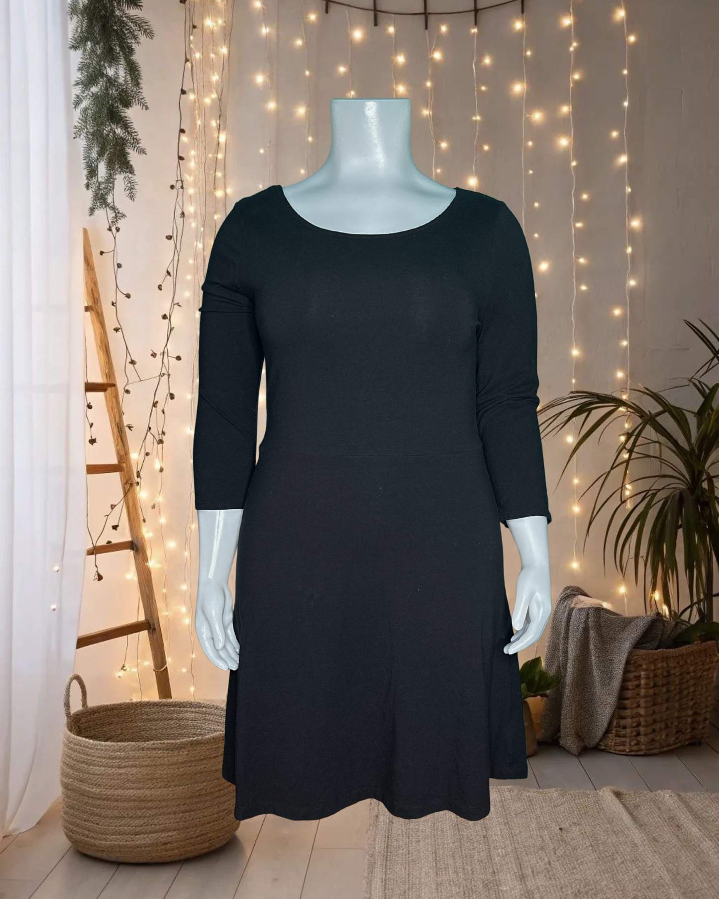 Black 3/4 Sleeve Shift Dress