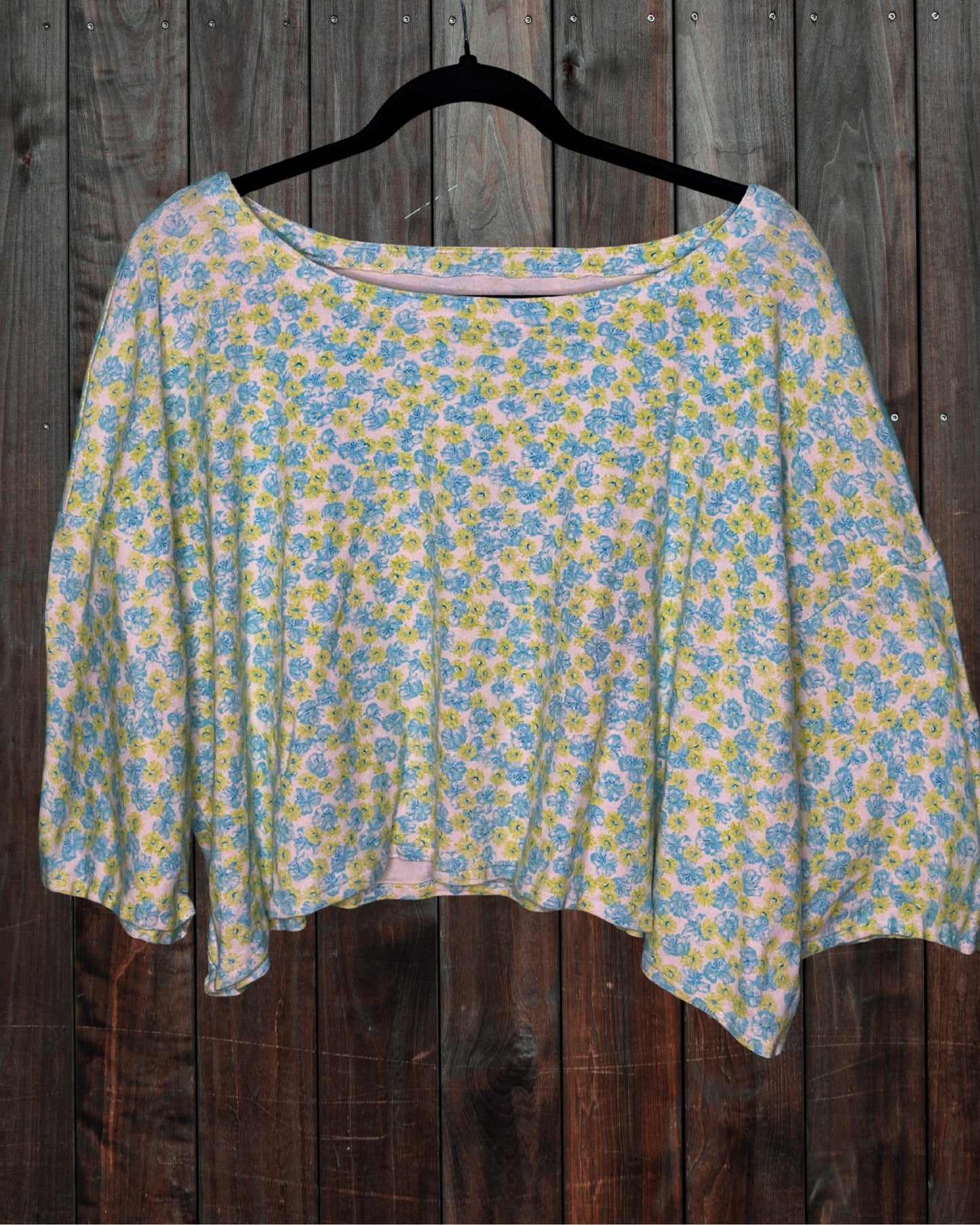 White w/ Green & Blue 3/4 Sleeve Crop Top