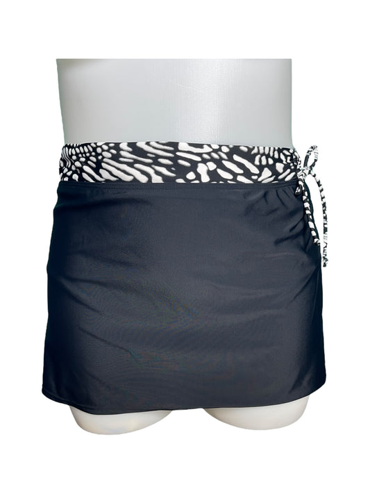 Black W/ White and black and patterned waist swim skirt
