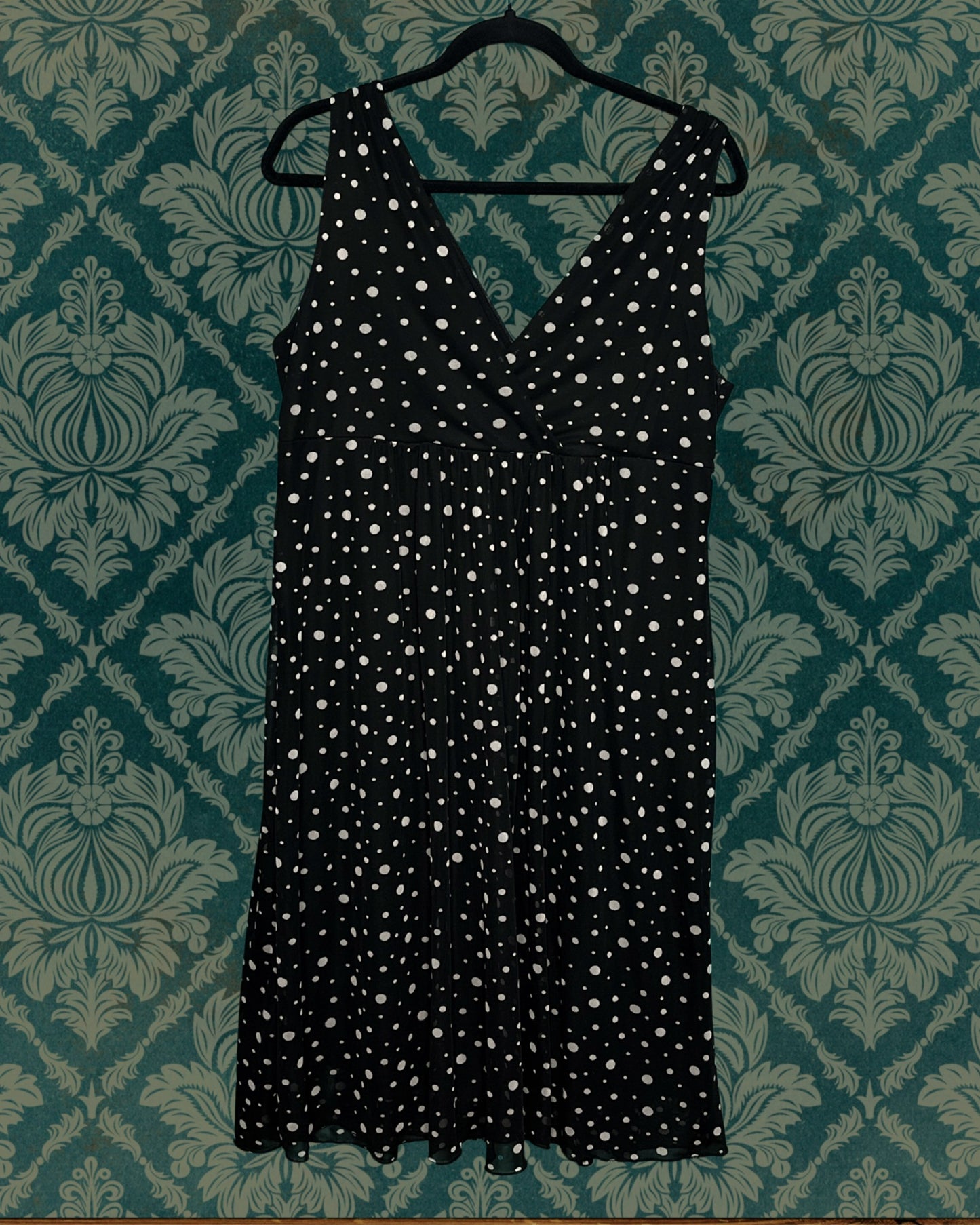 Black w/ White Circle Sleeveless V Neck Dress