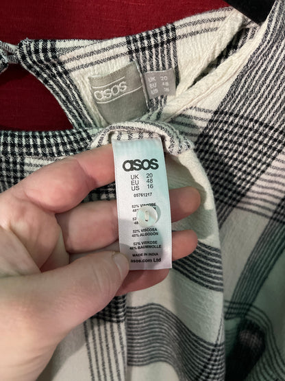 Cream & Black Plaid 3/4 Sleeved Tunic Top