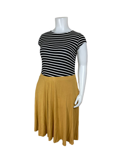 “Kim & Cami” Black & White Striped Top w/ Sheer Back (L)