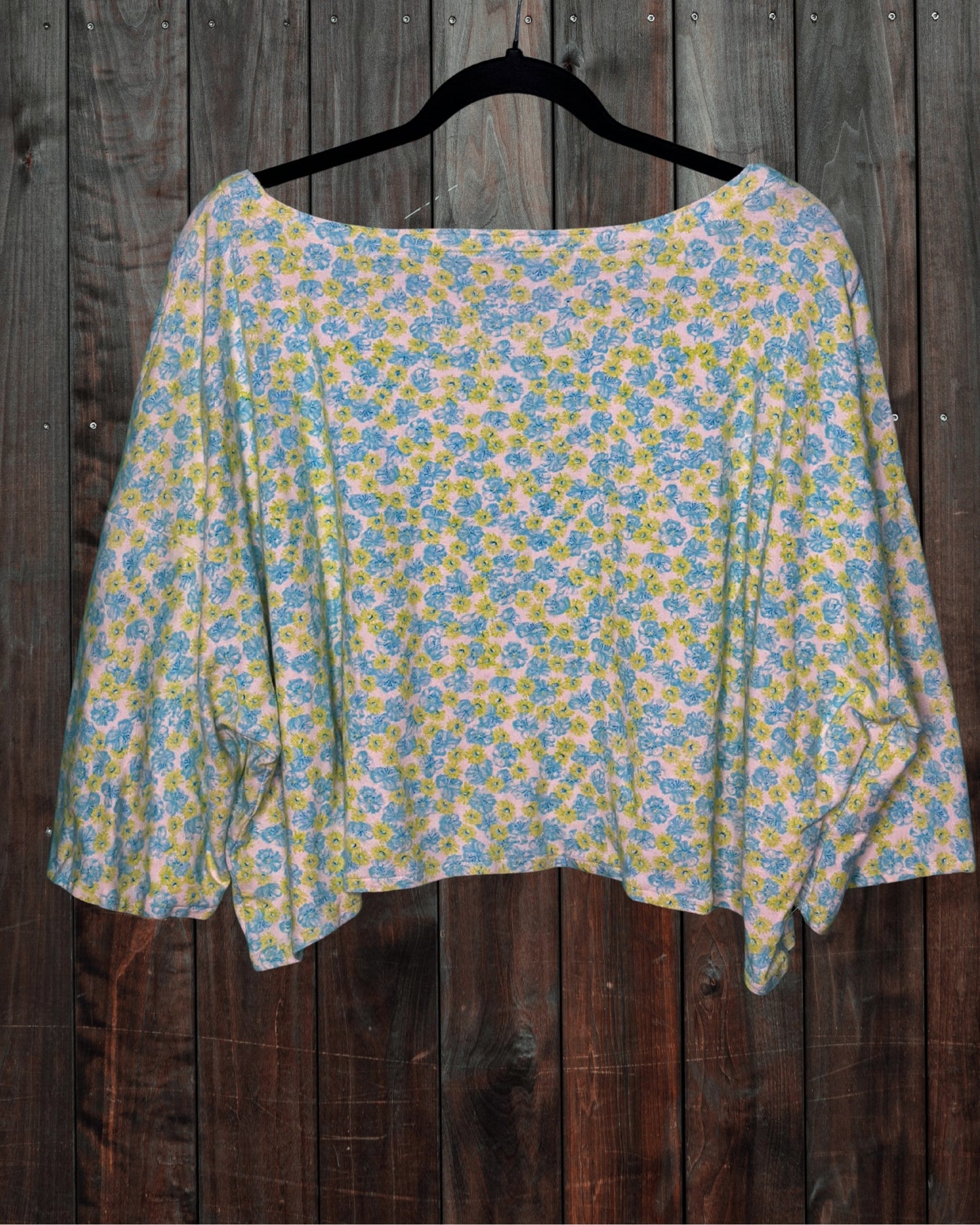 White w/ Green & Blue 3/4 Sleeve Crop Top