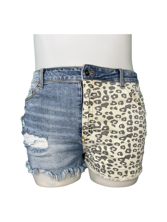 Blue Bleached Jeans and Leopard Shorts (18)