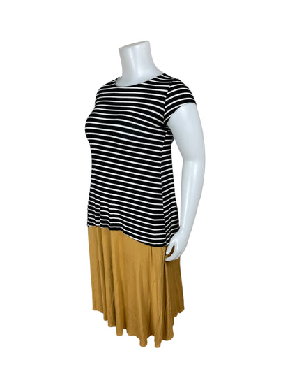 “Kim & Cami” Black & White Striped Top w/ Sheer Back (L)