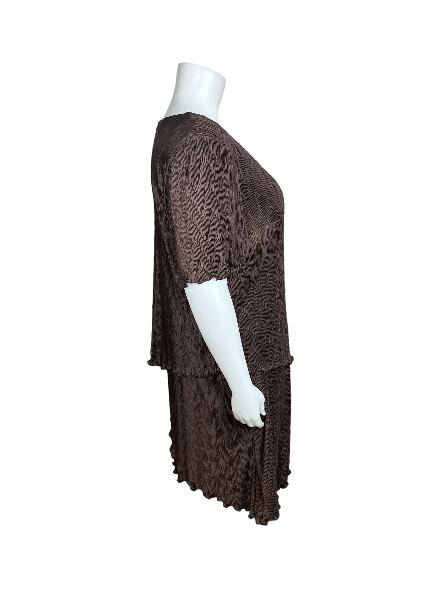 “Connected Woman” Vintage Brown Ruffled Layered Dress (20W)