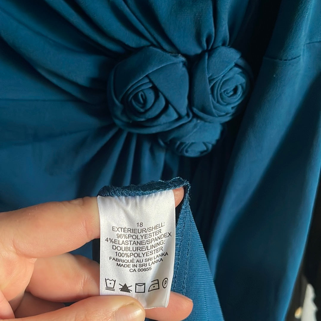 “Pennington” Blue Rose Detail Dress (18)