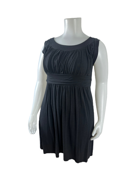 Black Sleeveless Dress (1X)