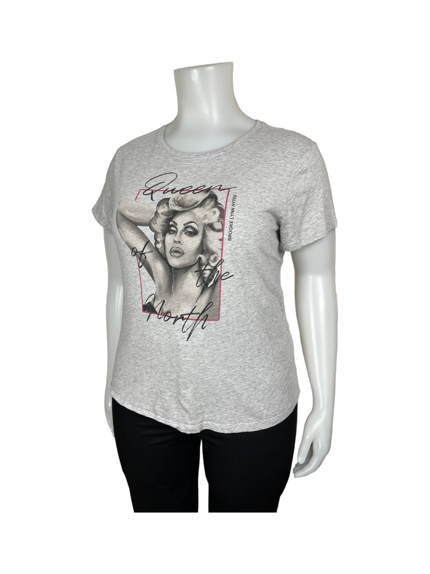 “Reitmans” Grey Graphic T-Shirt w/ ‘Queen of the North’