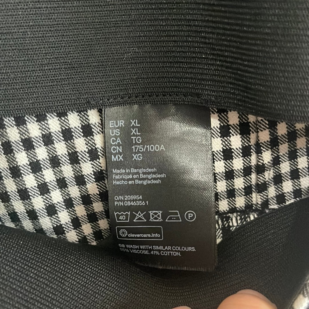 “H&M” Black & White Plaid Capris (XL)