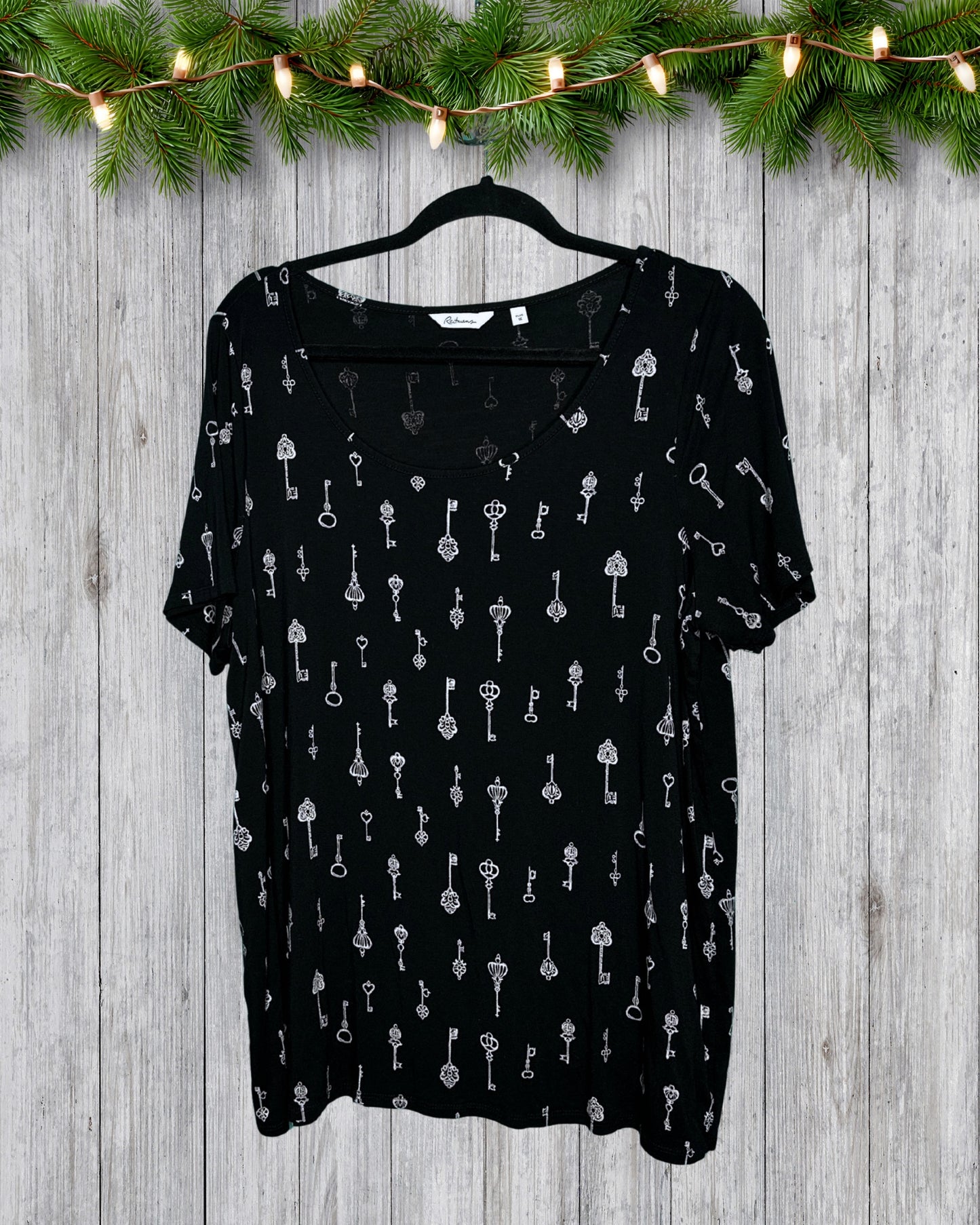 Black & White Key Patterned V-neck T-Shirts