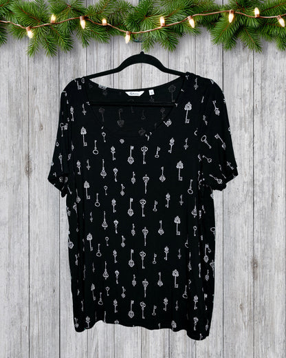 Black & White Key Patterned V-neck T-Shirts