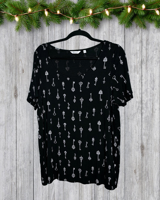 Black & White Key Patterned V-neck T-Shirts