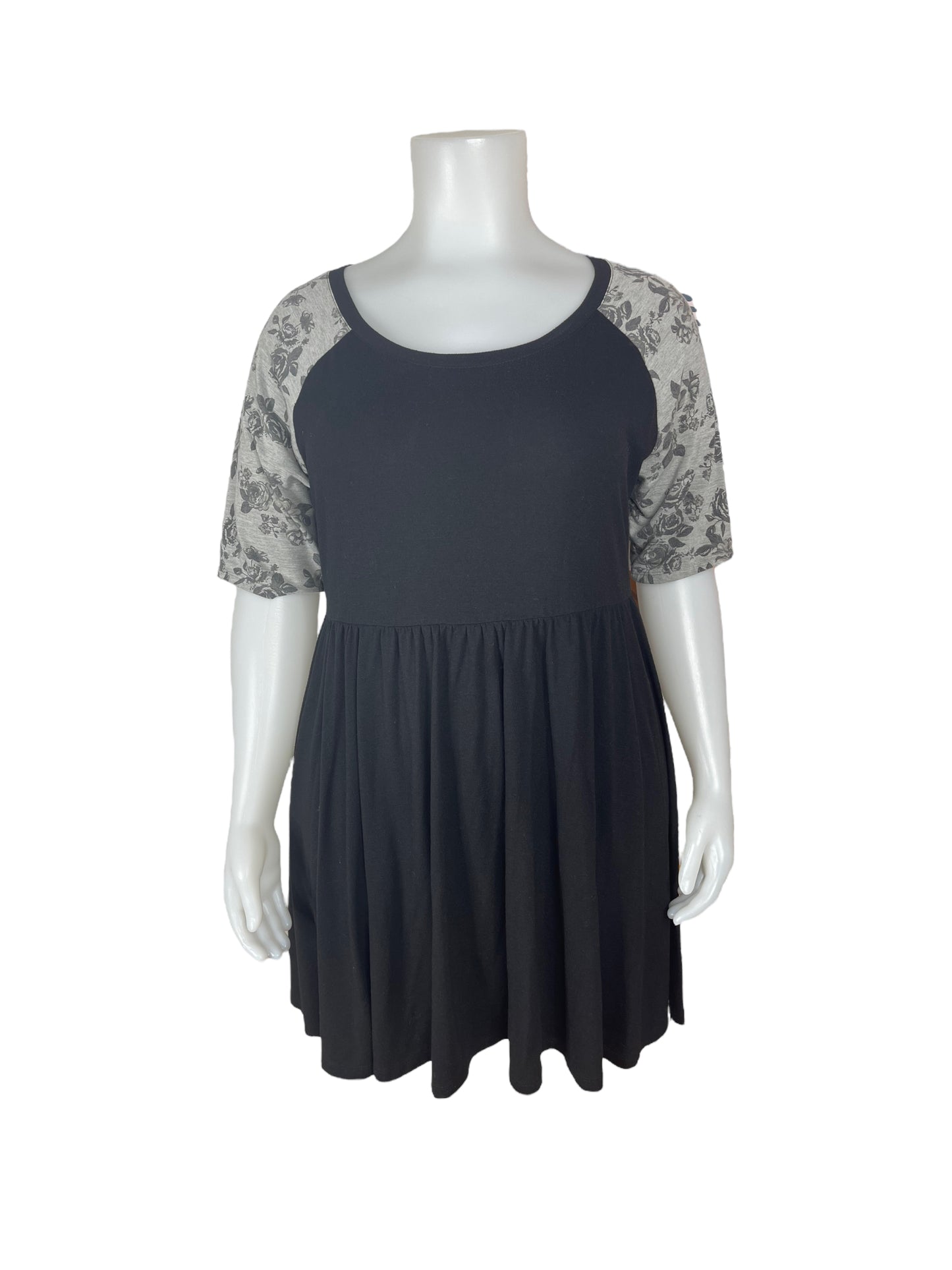 “Torrid” Black Dress w/ Grey Floral 3/4 Sleeves (3)