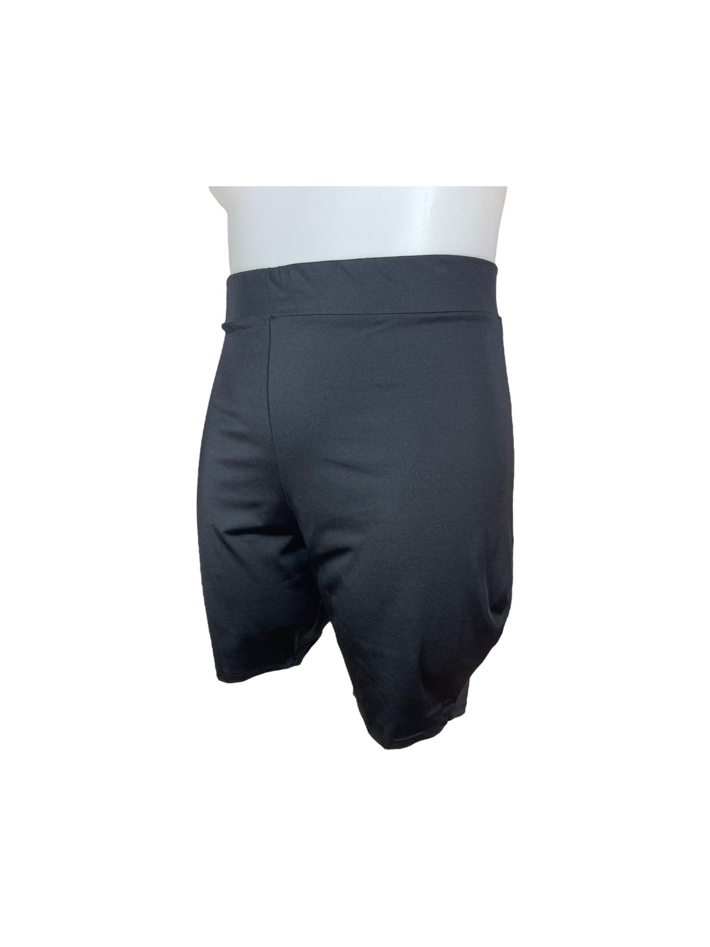 “Torrid” Shiny Black Legging Shorts (5)