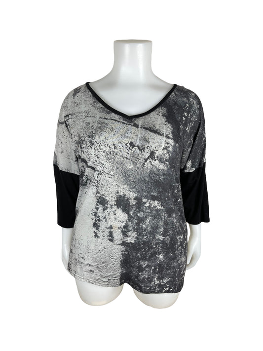 “Penningtons” 3/4 Sleeve 2-Toned Grey & Black Top (3x)