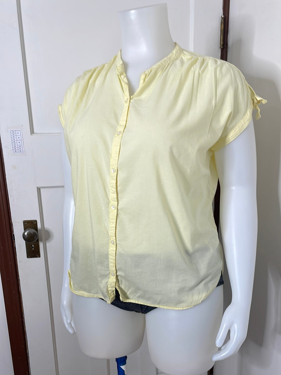 “Old Navy” Light Yellow Button Up Shirt (XL)